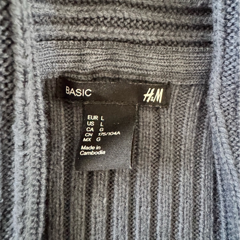 H&M Gray shall cardigan Sweater. Sz L. - Picture 4 of 8